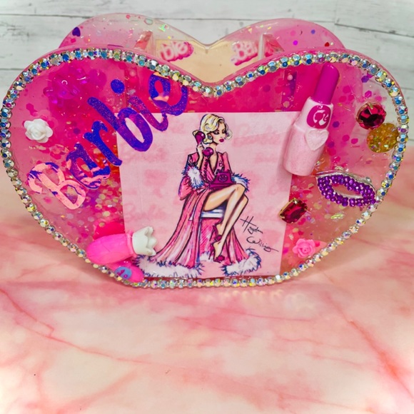 Barbie brush holder - Picture 2 of 11